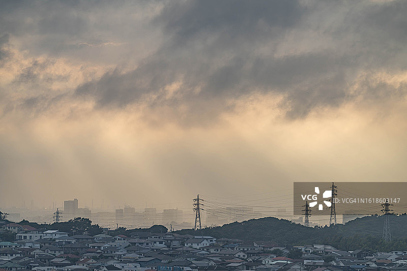 日本神奈川县住宅区的夕阳图片素材
