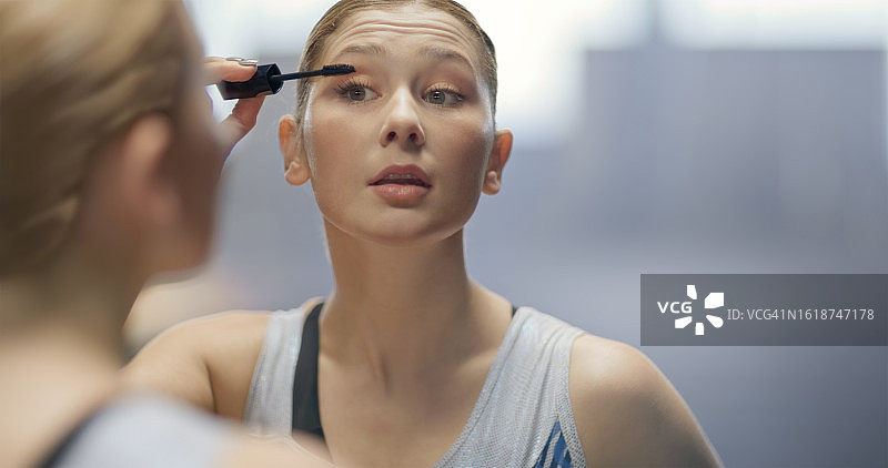 女人在化妆图片素材