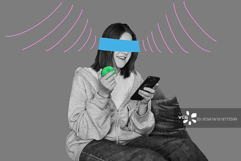 使用智能手机的女孩拼贴图片素材