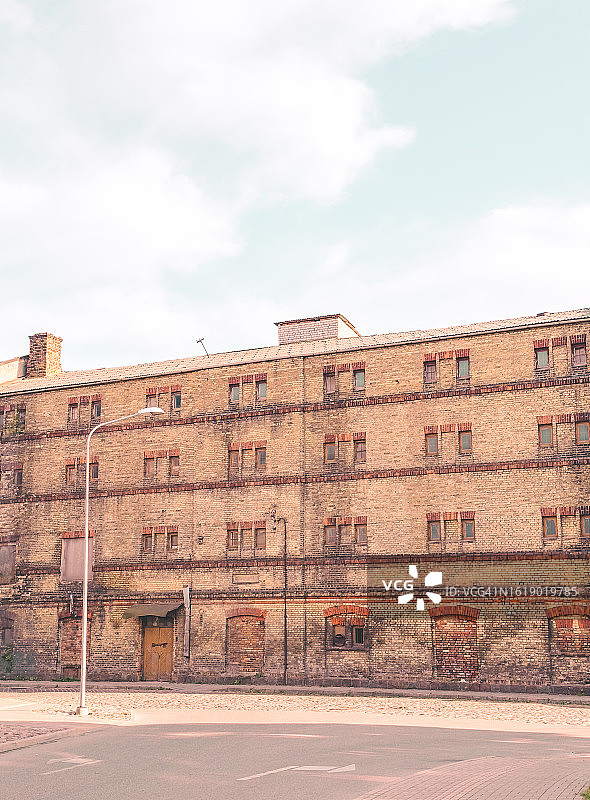 拉脱维亚利耶帕亚的废弃港口仓库图片素材