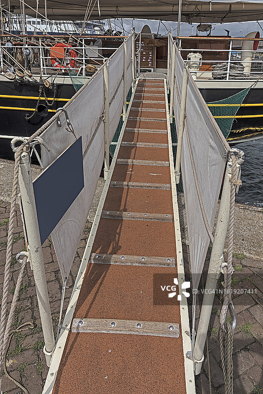 船舷梯正面图片素材