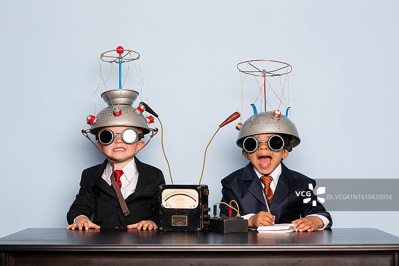 年轻的商务男孩和高管图片素材