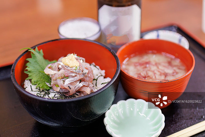 美味的渔港早餐：竹荚鱼，南伊豆，静冈县下田市图片素材