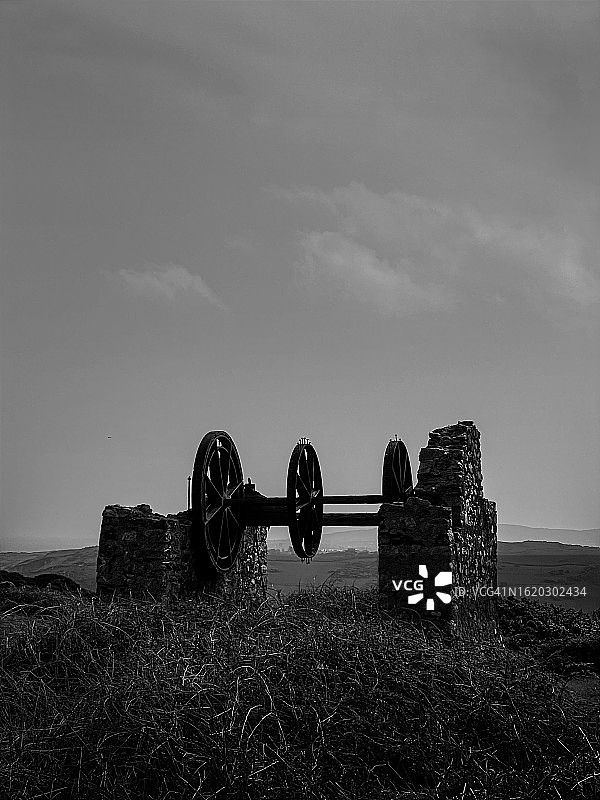 黑白：安格尔西岛废弃的绕线齿轮棚图片素材
