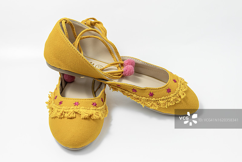 白色背景下的芭蕾舞女图片素材