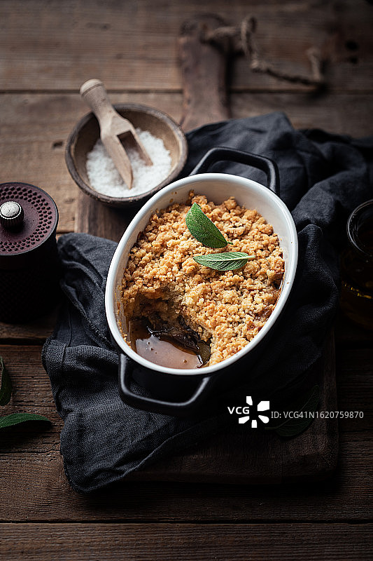 帕尔马干酪蔬菜咸味酥皮图片素材