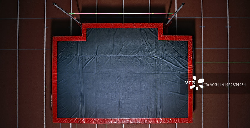 空无一人的跳高横杆图片素材