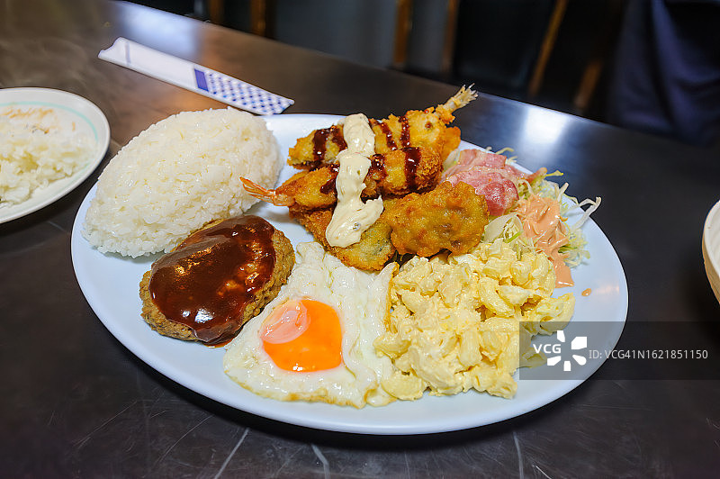 美味的冲绳风味牛排，那霸市高速公路餐厅，冲绳图片素材