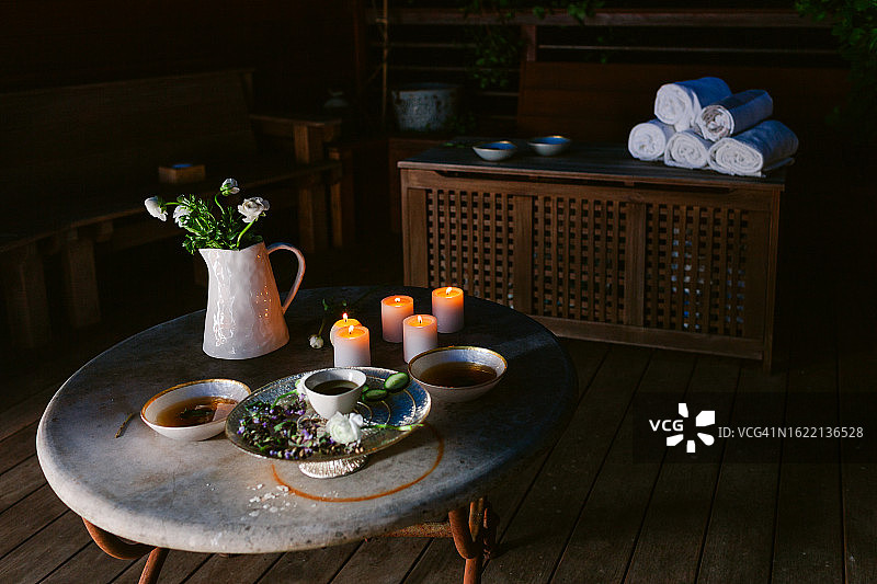 天然水疗中心的替代护肤品托盘图片素材