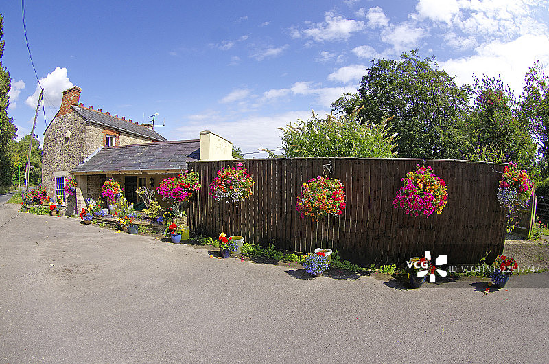 老旧科茨沃尔德石头房子图片素材