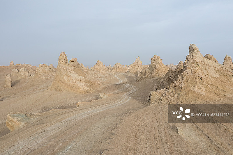 西北雅丹地貌风蚀景观图片素材