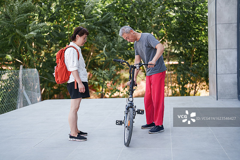 韩国女人和丈夫的一天系列图片素材