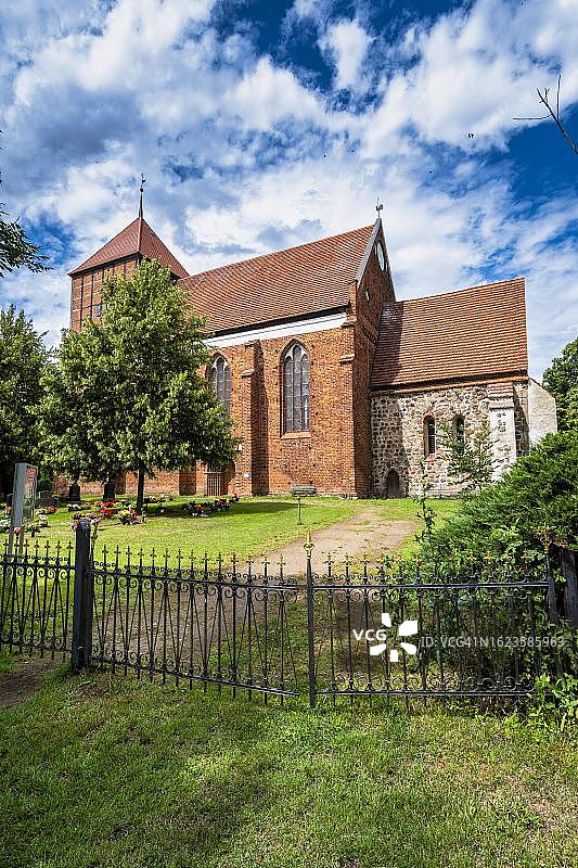 德国梅克伦堡-前波美拉尼亚州的梅斯特林乡村教堂图片素材