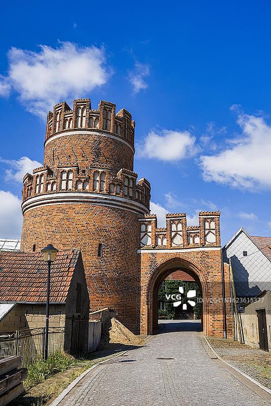 德国萨克森-安哈尔特州韦尔本易北河畔的易北河门图片素材