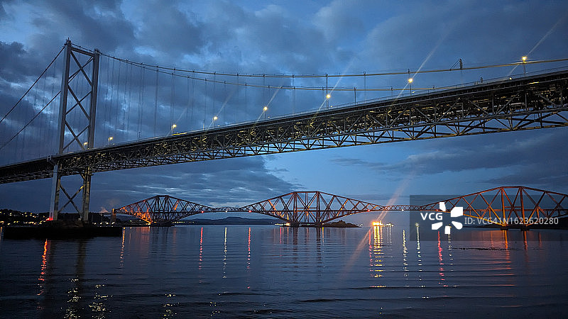 两座桥梁图片素材