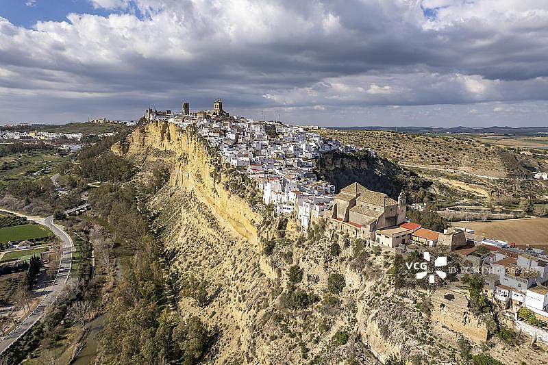 从上方看到的弗兰特拉拱门的白色房屋，西班牙安达卢西亚图片素材