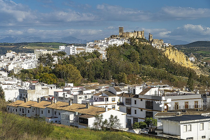 西班牙安达卢西亚阿尔科斯-德拉弗龙特拉的白色房屋图片素材