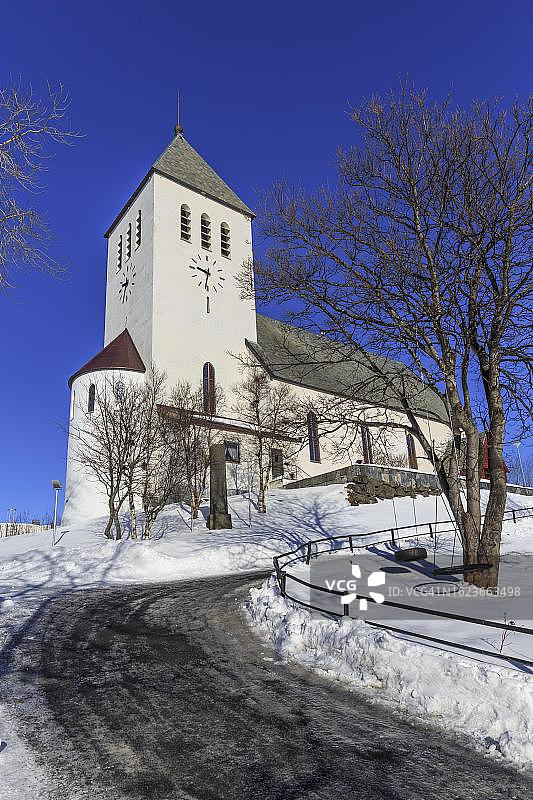 冬季挪威诺尔兰郡罗弗敦群岛奥斯特瓦格岛斯沃尔韦尔教堂图片素材