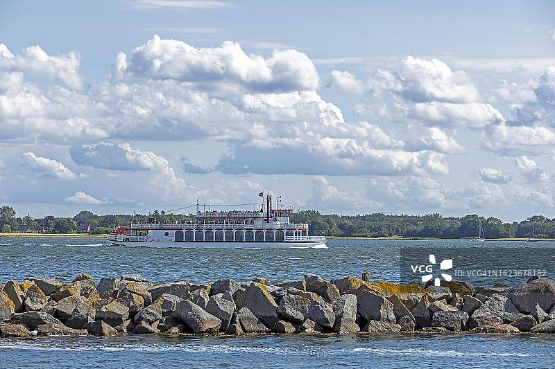 施莱公主号明轮船，德国石勒苏益格-荷尔斯泰因州马斯霍尔姆图片素材