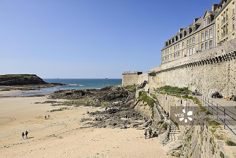 法国布列塔尼圣马洛海边老城区及城墙图片素材