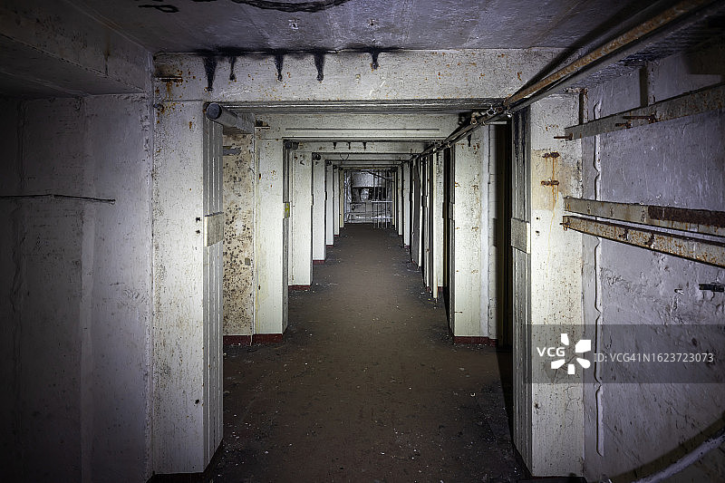 旧军事掩体隧道图片素材