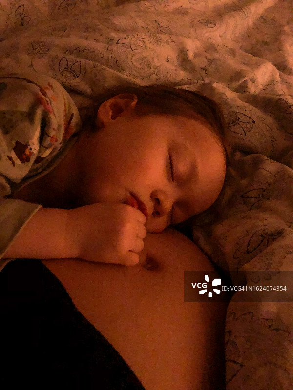 熟睡儿童肖像图片素材