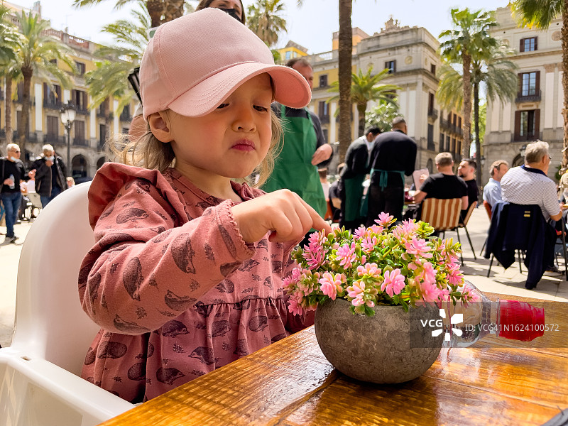 不以为然的孩子图片素材