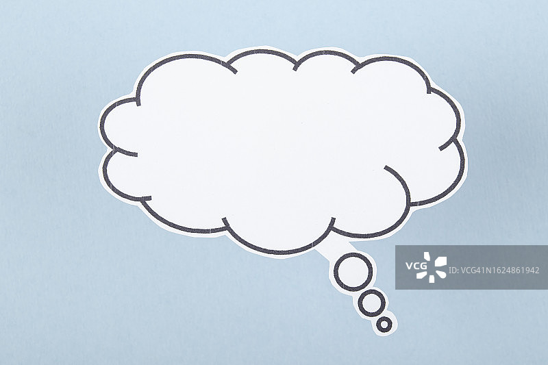 蓝色背景上的对话气泡图片素材