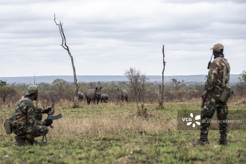 南非反盗猎和保护行动员图片素材