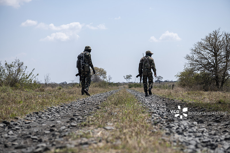 南非反盗猎和保护行动员图片素材