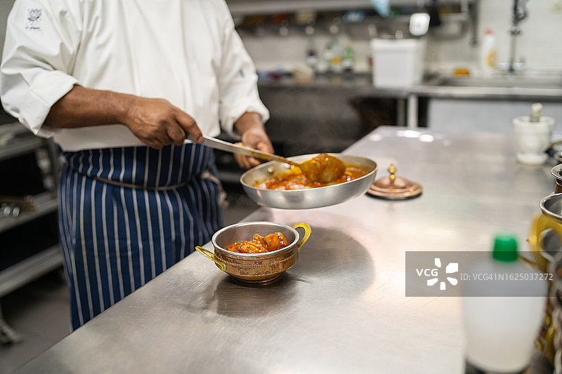 盛满美味咖喱的波罗的海菜肴图片素材