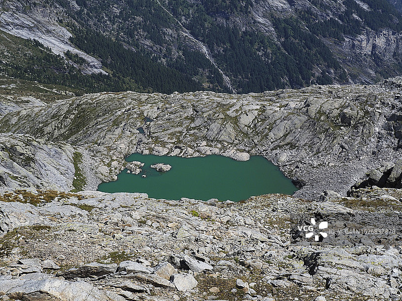 瑞士博斯科古林附近，福尔马佐峰的拉格德福尔马佐湖高角度景观图片素材