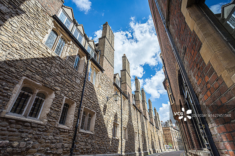 三一巷上的高楼和烟囱图片素材