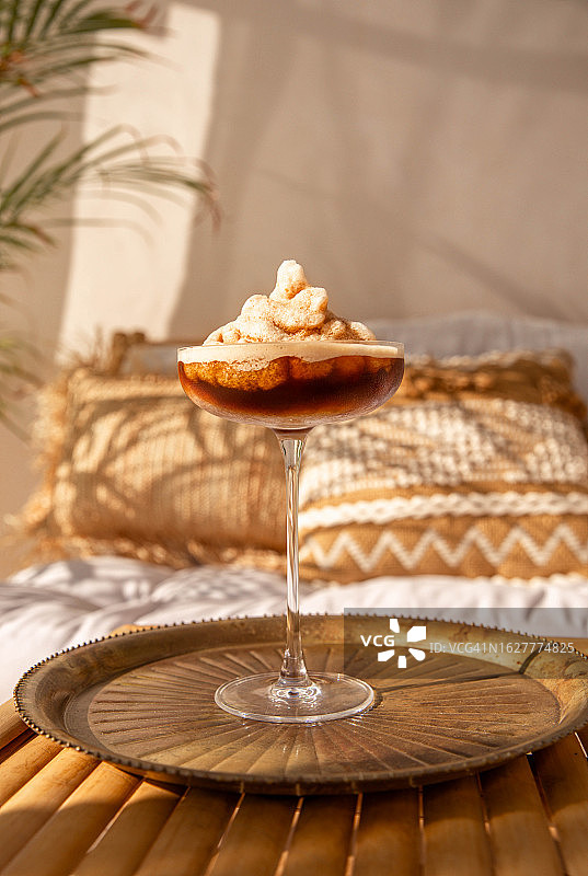 冰冻的意式浓缩马提尼鸡尾酒图片素材