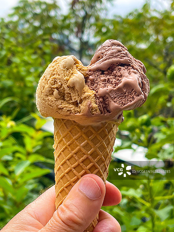 纽约市的咖啡巧克力冰淇淋甜筒图片素材