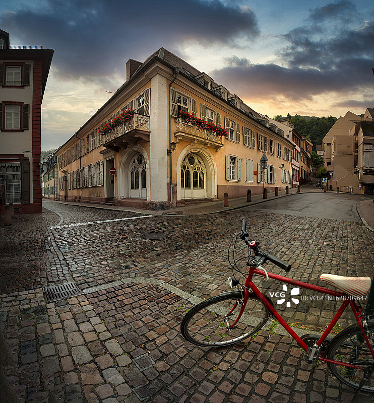 德国海德堡中世纪街区的黄昏图片素材