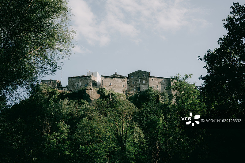 意大利拉齐奥维托基亚诺中世纪山顶村庄图片素材