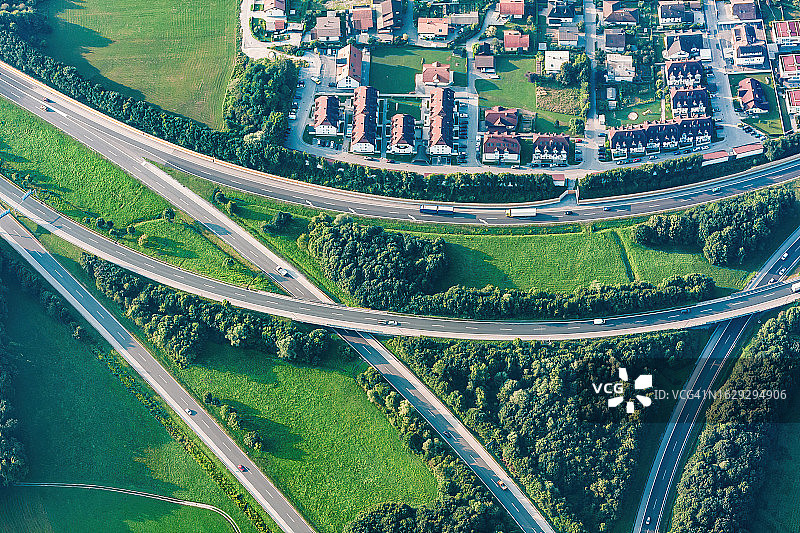 高速公路上的交通航拍图片素材