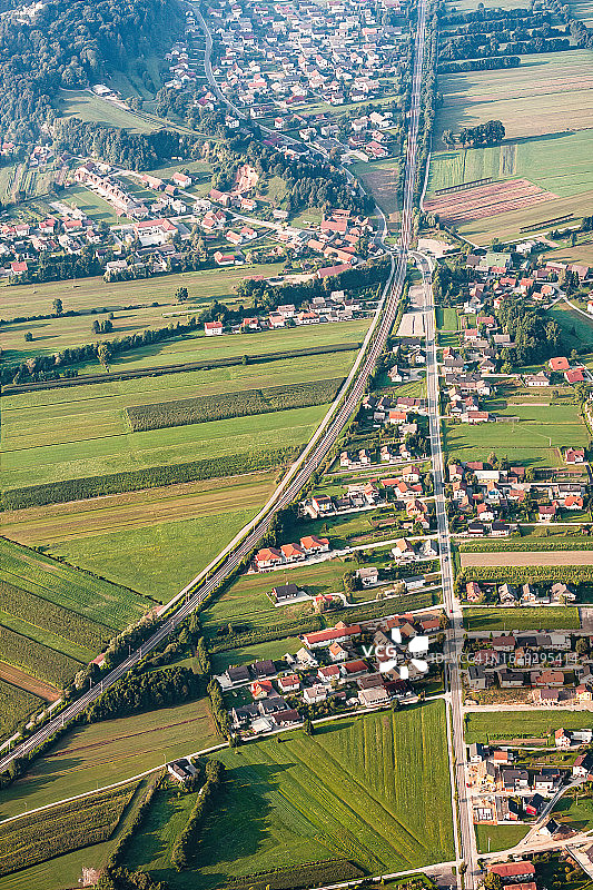 高速公路上的交通航拍图片素材