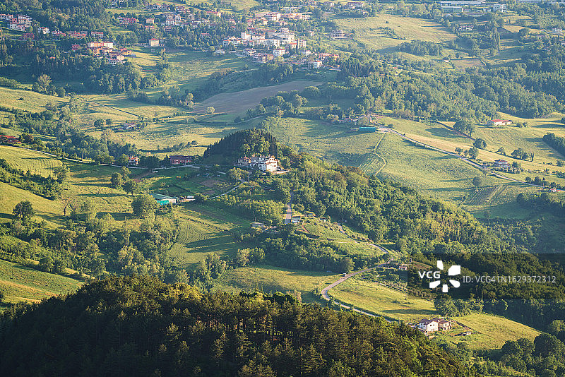 圣马力诺周边城镇鸟瞰图片素材