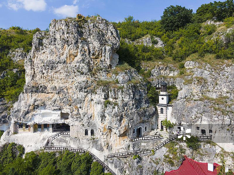 保加利亚鲁塞巴萨尔博沃岩石洞穴修道院航拍图片素材