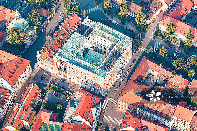 2008年卢布尔雅那市中心热气球鸟瞰图图片素材