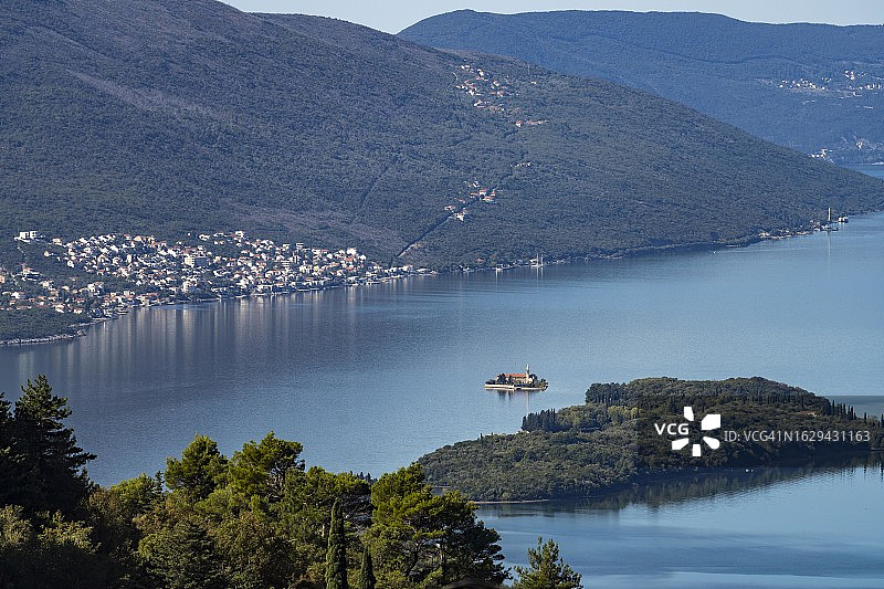 黑山科托湾的斯韦蒂·马尔科岛和圣母怜悯修道院景观图片素材