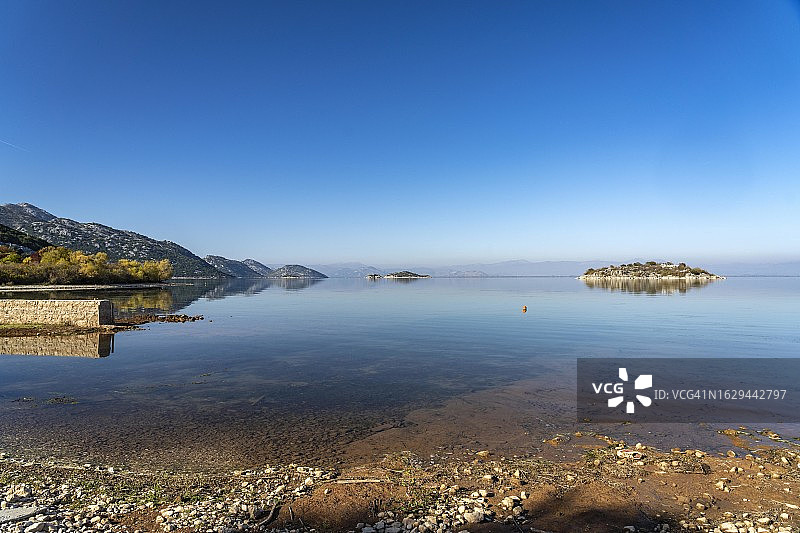 黑山多尼穆里奇村附近的斯库台湖图片素材