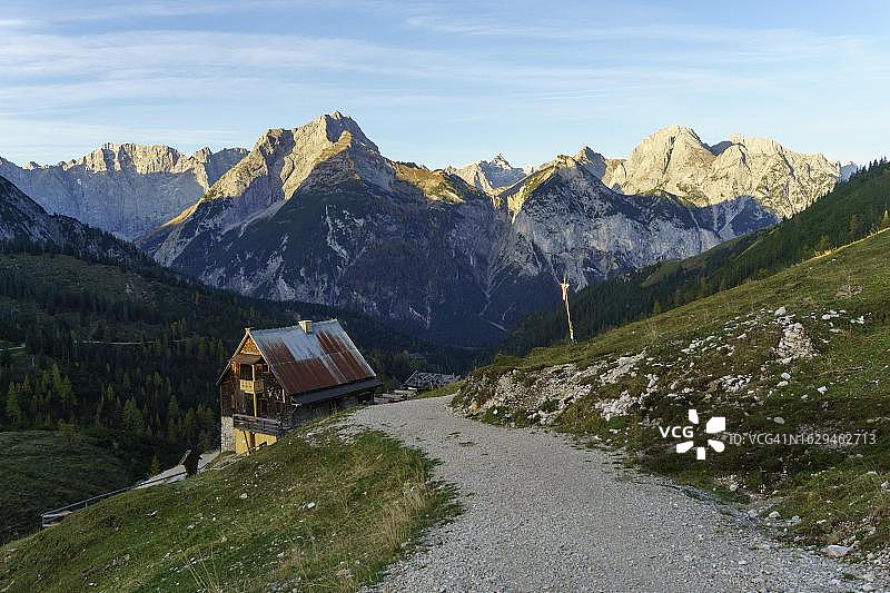 奥地利蒂罗尔卡文德尔高山公园的Plumsjochhuette图片素材