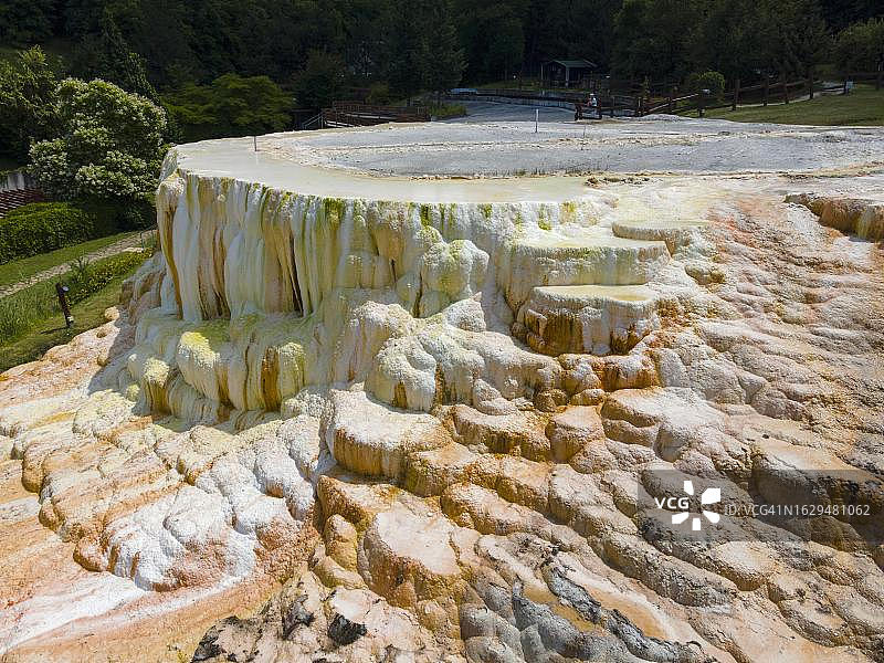 匈牙利埃格尔萨洛克石灰华阶地航拍图片素材