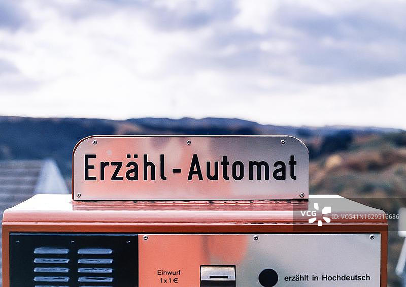 可使用标准德语聊天的叙述机器，德国索林根图片素材