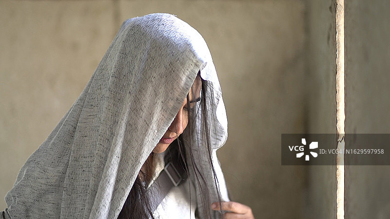 戴头巾的波斯女人图片素材