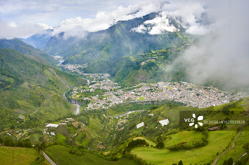 厄瓜多尔巴尼奥斯城镇全景图图片素材