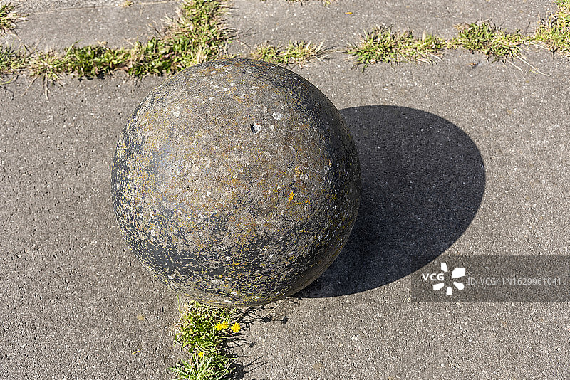 带阴影的圆形混凝土球图片素材